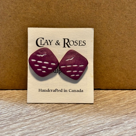 Hand sculpted earrings - Picture 2 of 4